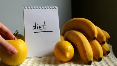 Diyet kelime sarı meyve ile