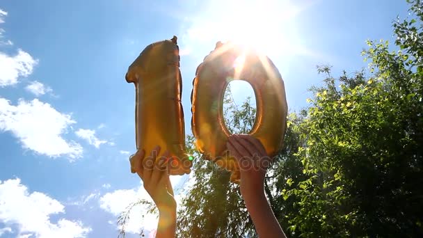 Feliz 10 cumpleaños con globos de aire de oro — Vídeos de Stock