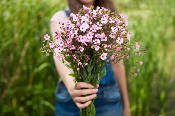 Beautiful happy woman with pink flowers bouquet — Stock Photo, Image