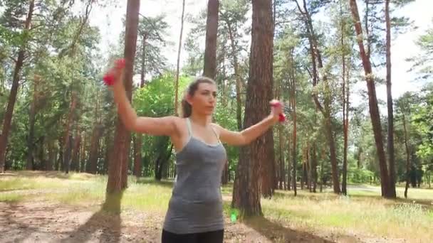 Woman exercising with dumbbells — Stock Video