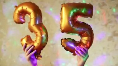 Yıldönümü kavramı, altın 35 numaralı hava balonları