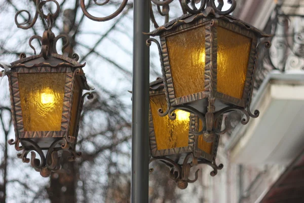 bizim sokakta yanan lambalar