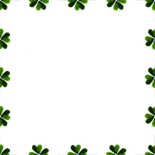 De rand van de groene klaver, frame geïsoleerd op een witte achtergrond. Ierland symbool patroon. Aquarel illustratie. Sint Patrick Day sjabloon wenskaart. — Stockfoto