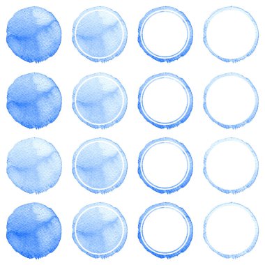 Suluboya daireler koleksiyon mavi renkler. Beyaz arka plan üzerinde izole set lekeleri. Tasarım öğeleri