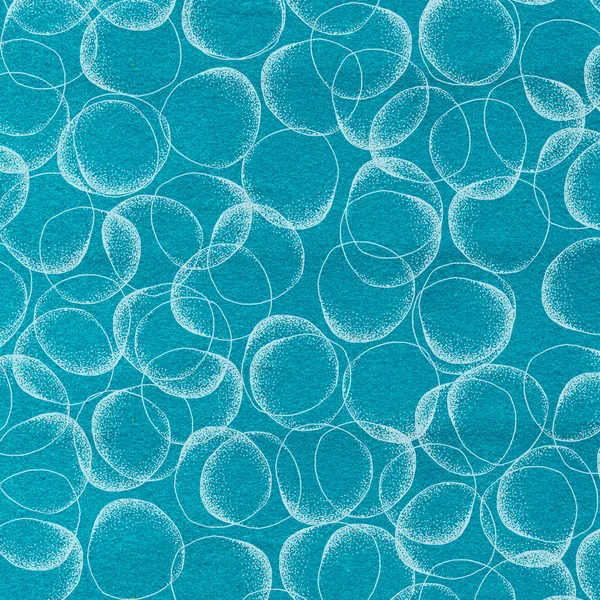 Cepillo o tiza dibujado círculos con patrón de puntos. Fondo geométrico azul y blanco — Foto de Stock