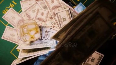 oyun Masa kartları, cips whiskey.win,slow ile uçan dolar 240 fps hareket