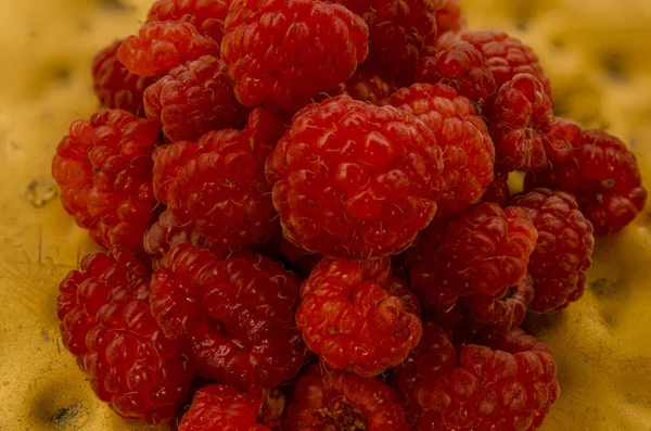 Tatlı olgun meyve ve çilek