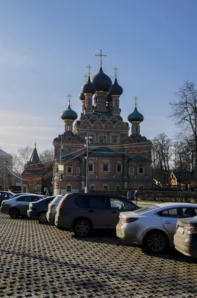Trinity Kilisesi zhivonachalnoj. Moskova, Rusya, bahar, Mart