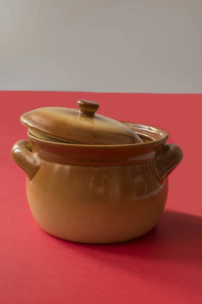 Resmi natürmort tencere