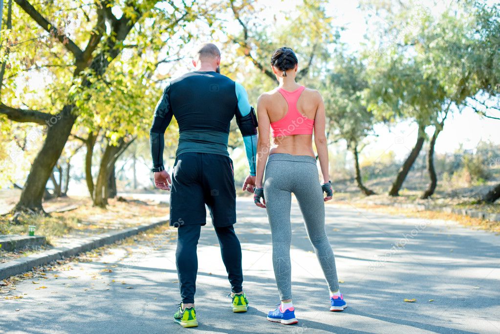 Couple standing before the morning run 