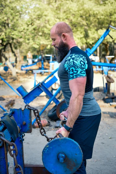 Bearded man exercising with barbell — Stock Photo, Image