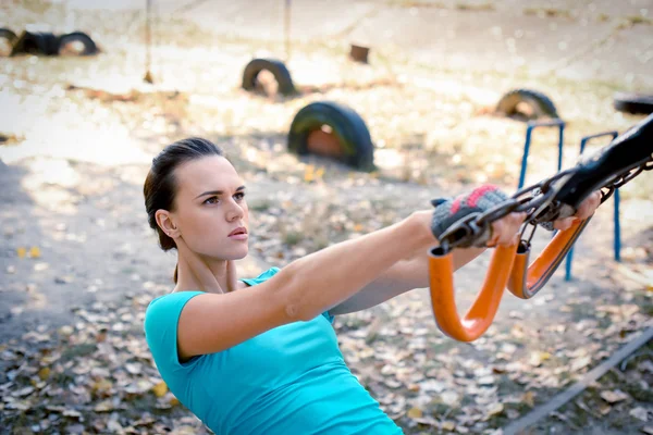 Femme pendant l'entraînement — Photo de stock