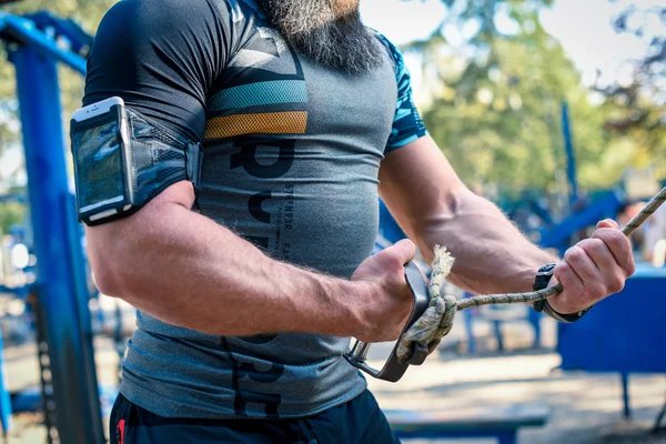 Muscular man exercising outdoors — Stock Photo