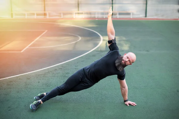 Man exercising on stadium — Stock Photo