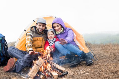 Mutlu aile yanan ateşi arıyorsunuz