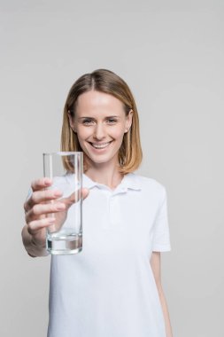 boş kadehle kadınla