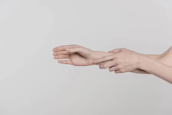 Tenere mani femminili — Foto Stock