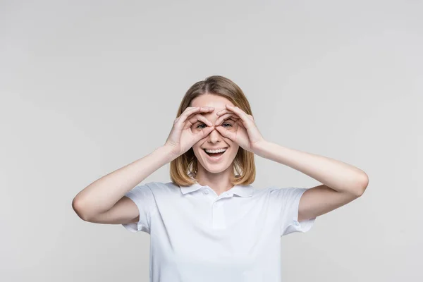 Mujer con gestos de gafas Imagen De Stock