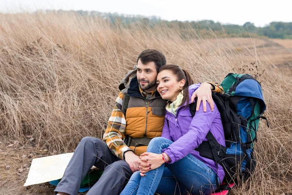 Happy young couple with backpacks — Stock Photo