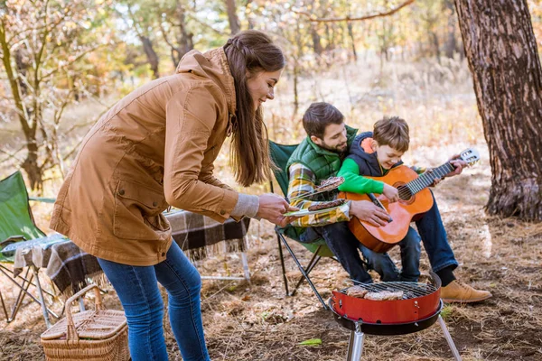 Happy family on picnic — Stock Photo