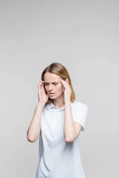 Femme déprimée avec maux de tête — Photo de stock