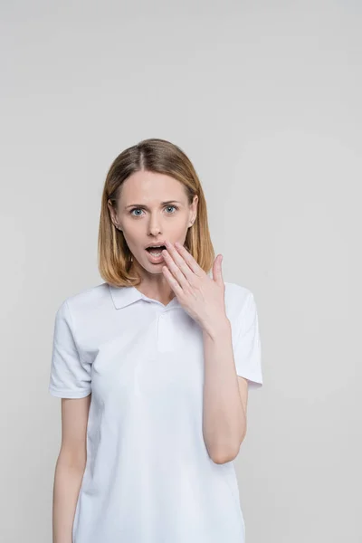 Shocked beautiful woman — Stock Photo