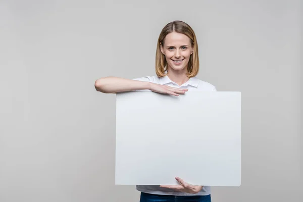 Femme avec tableau blanc — Photo de stock