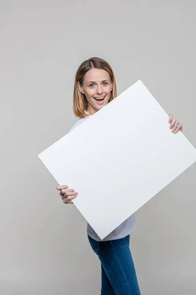 Mulher com placa em branco — Fotografia de Stock