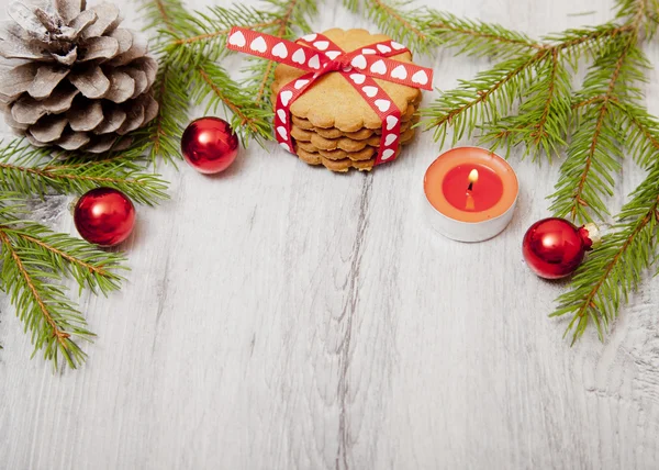 Masada Noel süsleri var.