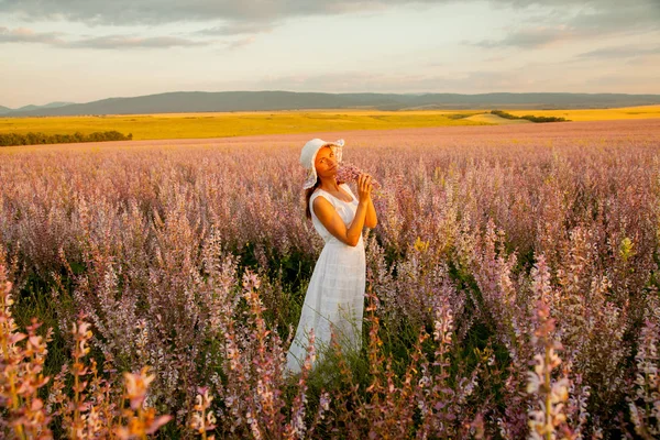 Adaçayı kız — Stok fotoğraf