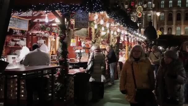 Boże Narodzenie traktuje, Budapeszt, Węgry — Wideo stockowe