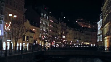 Karlovy Vary akşam şehir