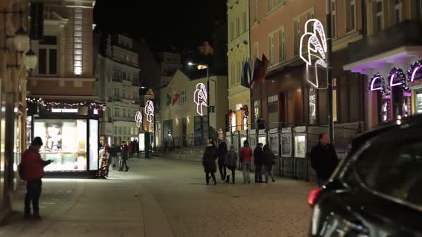 Karlovy Vary kväll city — Stockvideo