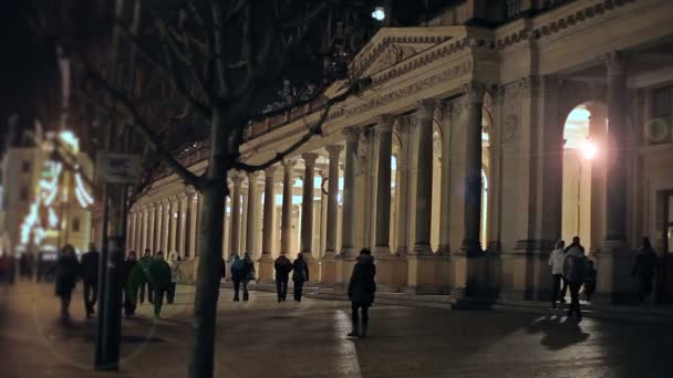 Karlovy Vary Ciudad nocturna — Vídeos de Stock