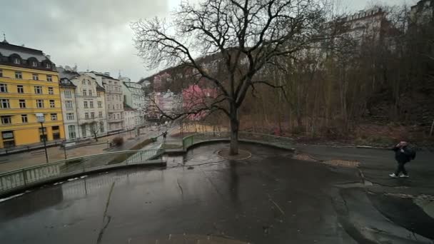 Karlovy Vary kväll city — Stockvideo