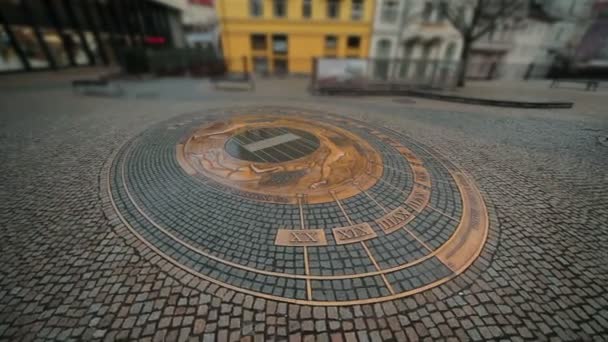 Karlovy Vary Ciudad nocturna — Vídeo de stock