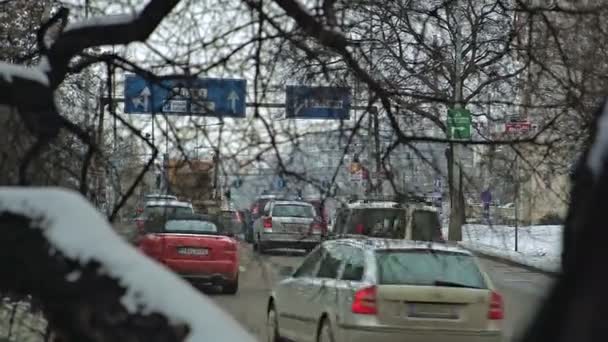 Flujo de coches. Praga — Vídeo de stock