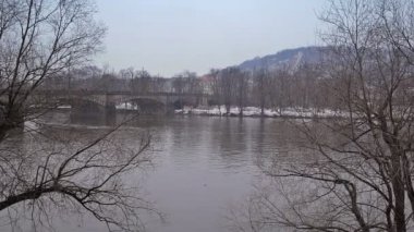 Nehirler köprülerde. Prag