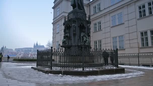 Monumentos y estatuas en Praga — Vídeos de Stock