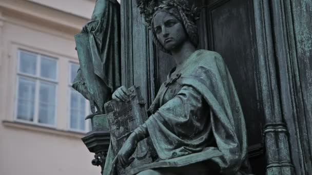 Denkmäler und Statuen in Prag — Stockvideo