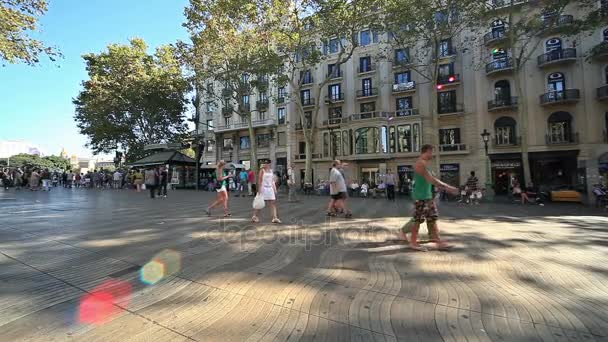 Barcelona, den centrala gatan i staden, la Rambla — Stockvideo