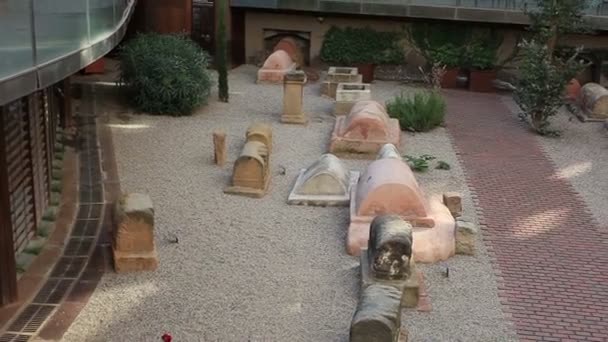 Romeinse begraafplaats in Barcelona — Stockvideo