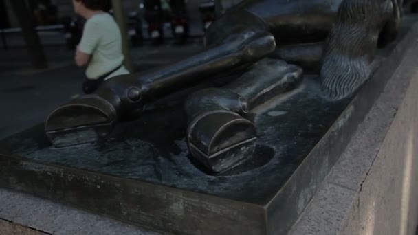 Estátua de um cavalo em Barcelona — Vídeo de Stock