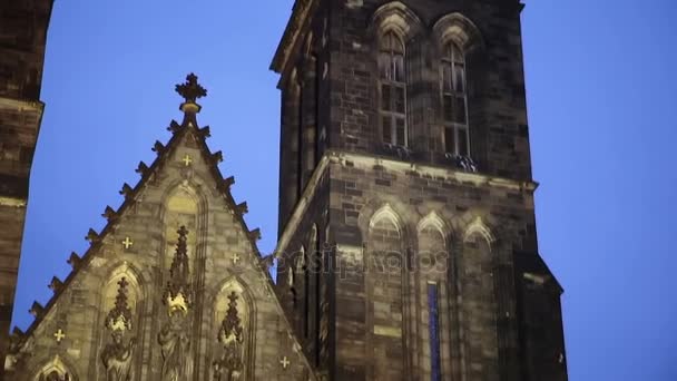 Iglesia de Praga en invierno — Vídeo de stock