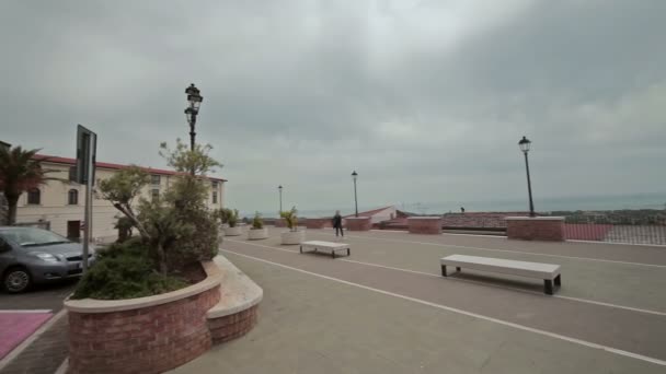 Minturno İtalya şehirde yürüyüş — Stok video