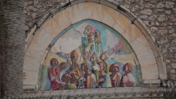 Ciudad Minturno Italia. Una pequeña iglesia . — Vídeos de Stock