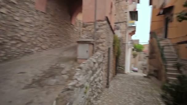 Ходьба по місту Minturno Італії — стокове відео