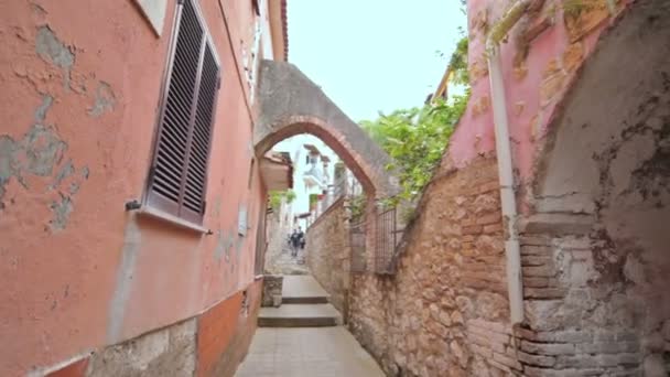 Caminhando pela cidade Minturno Itália — Vídeo de Stock