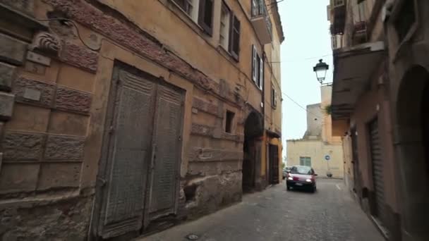 Maak een wandeling door de stad catacomben Minturno Italië — Stockvideo