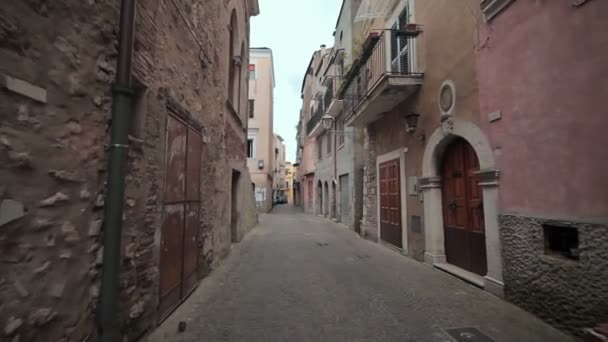 Maak een wandeling door de stad catacomben Minturno Italië — Stockvideo